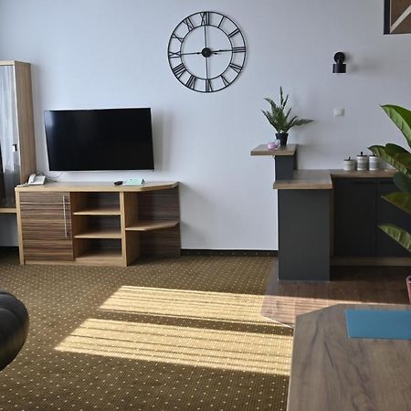 Aparthotel Legnica - Apartamenty Z Aneksem Kuchennym Exterior foto